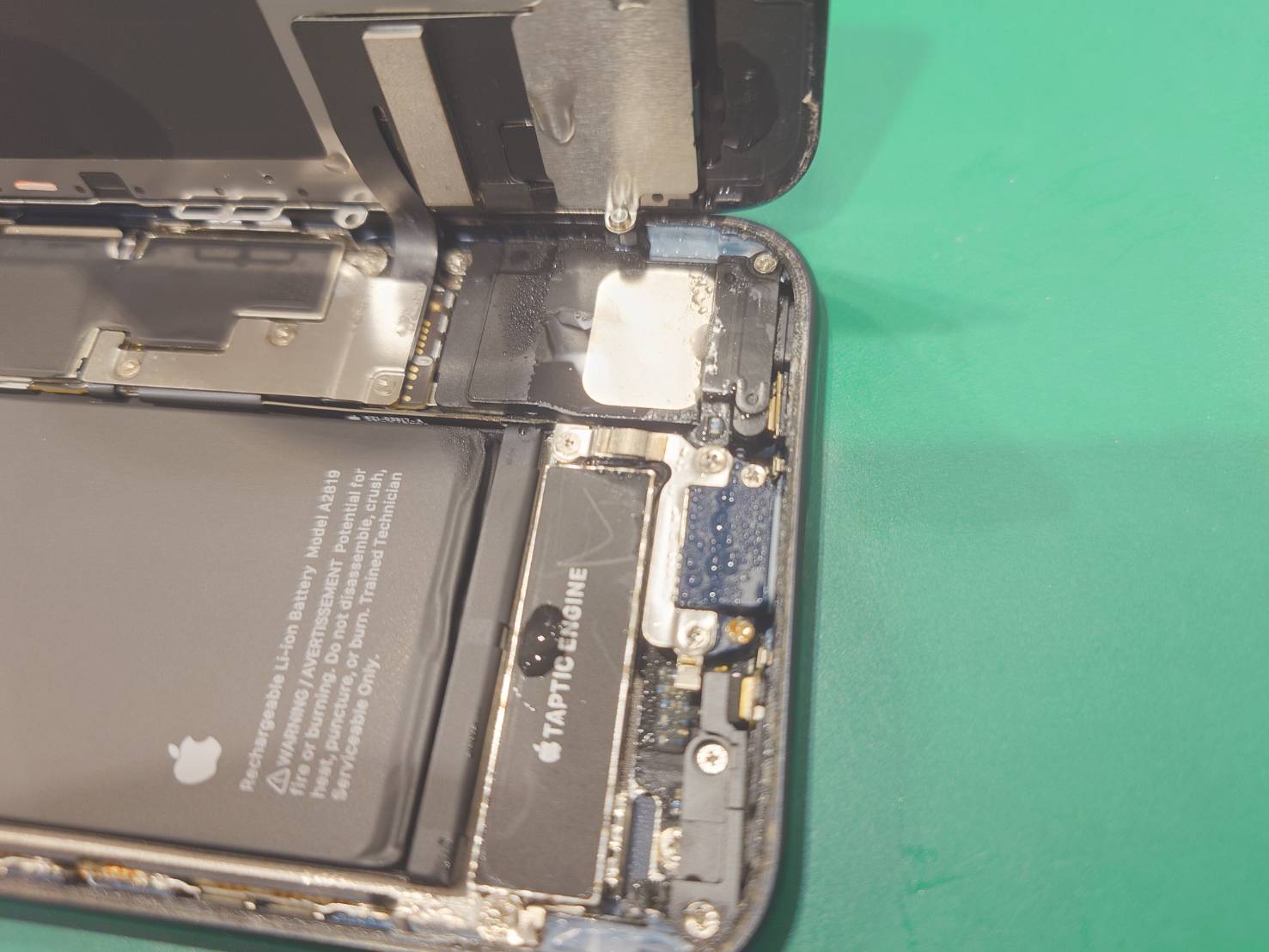 【田町よりご来店】iPhoneSE3の水没洗浄をご依頼いただきました！